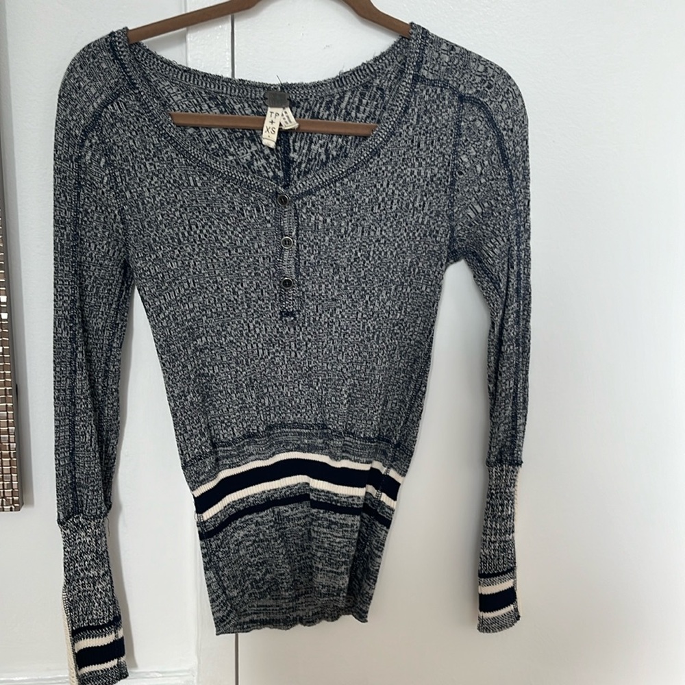 We the Free navy sweater XS